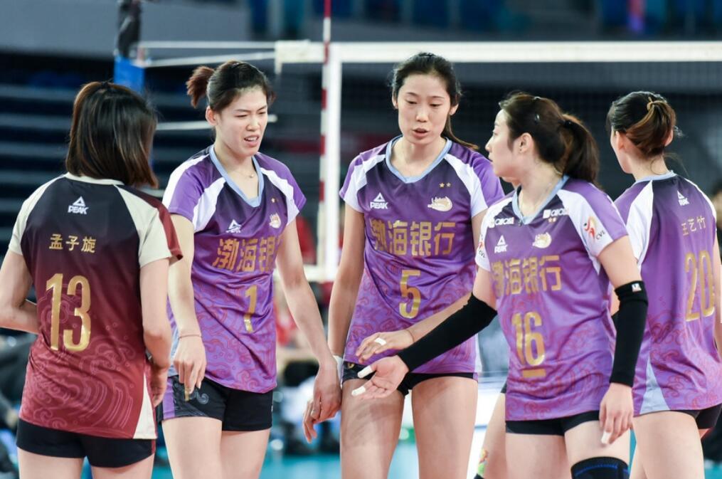最新女排阵容亮相，与自然之美共赴征程