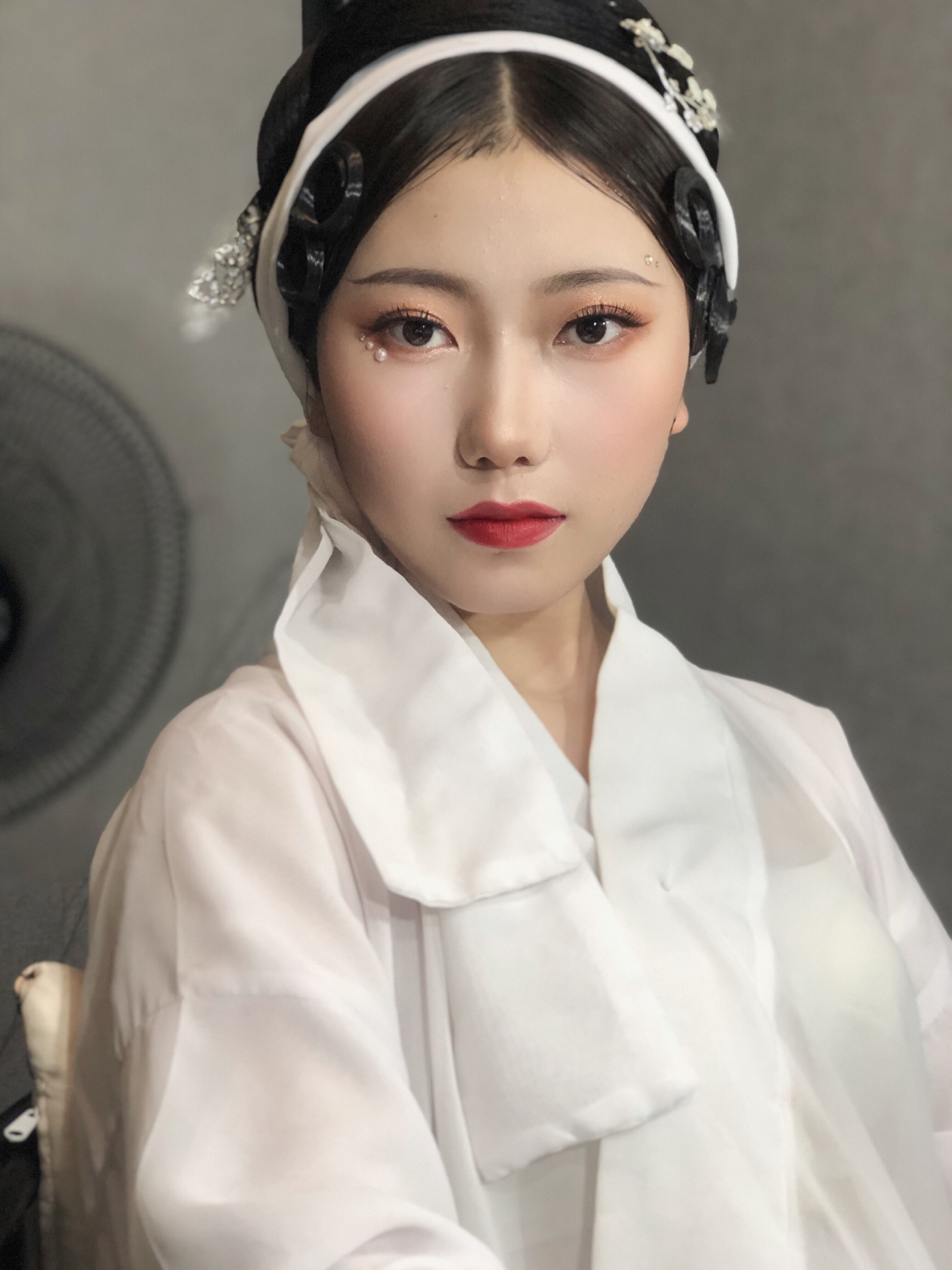 最新白蛇妆，变化之美，自信闪耀的时尚妆容风采